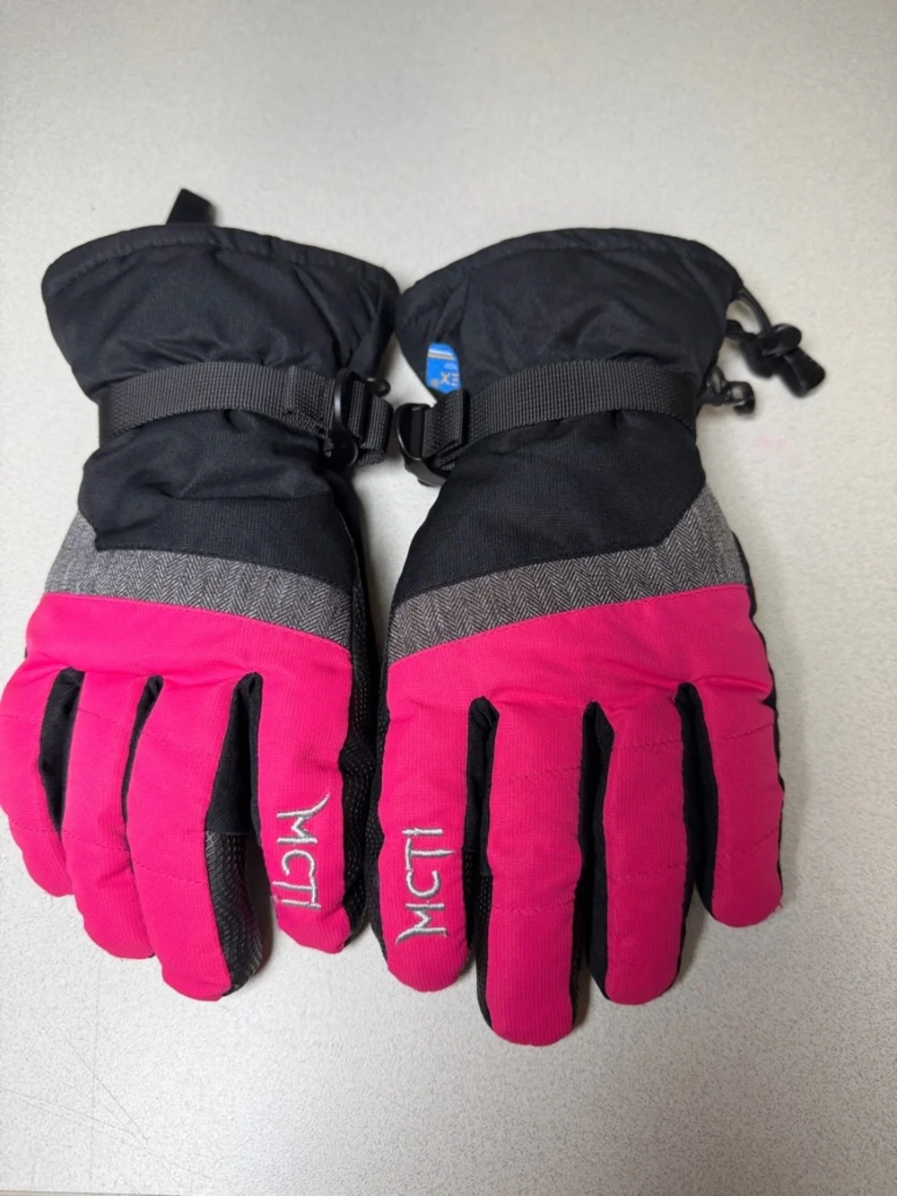 Women's Winter Ski Gloves in Pink and Black